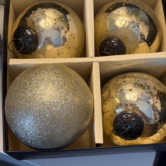 Rachel Zoe Luxe Gold Holiday Ornaments 2 box See Video - Picture 6 of 6